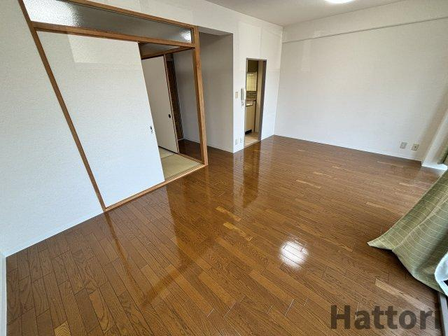 ガーデンヒルズの居間・リビング