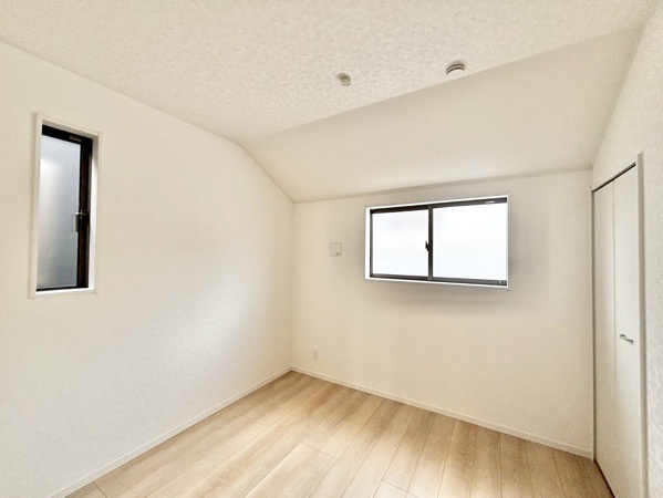 クレイドルガーデン豊田市泉町第3　全2棟　新築戸建の洋室