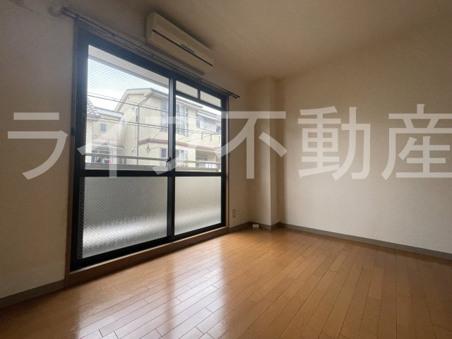 ワイズコートヨシトミの居間・リビング|こちらの居間で趣味の時間をお楽しみください