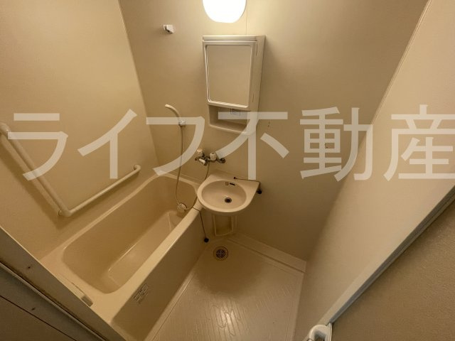 ワイズコートヨシトミの浴室|日々の疲れを癒すお風呂付です