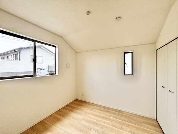 クレイドルガーデン豊田市泉町第3　全2棟　新築戸建の洋室