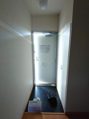 レオパレスボヌールドゥマンの玄関