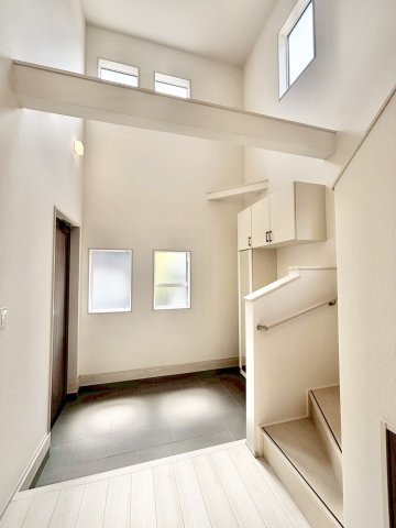 ブルーミングガーデン豊田市宮口町2丁目　全2棟　新築戸建の玄関