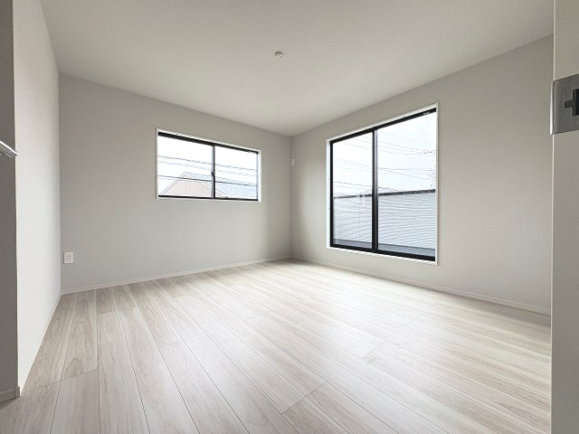 【寝室】 | 福岡市南区警弥郷3丁目2期　2号棟（全2棟）【仲介手数料無料・0円】 | 現地写真。2階主寝室です。