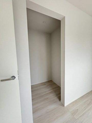 【収納】 | 福岡市南区警弥郷3丁目2期　2号棟（全2棟）【仲介手数料無料・0円】 | 現地写真。ウォークインクローゼットです。