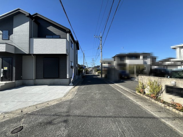 【その他】 | 福岡市南区警弥郷3丁目2期　2号棟（全2棟）【仲介手数料無料・0円】 | 現地写真。前面道路です。