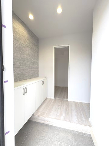 【玄関】 | 福岡市南区警弥郷3丁目2期　2号棟（全2棟）【仲介手数料無料・0円】 | 現地写真。