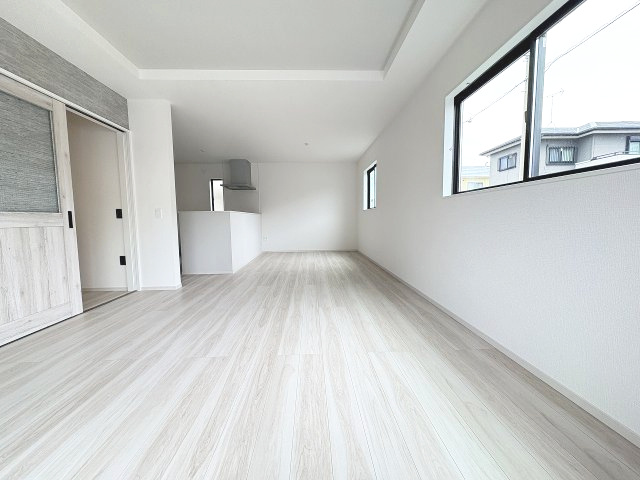 【居間・リビング】 | 福岡市南区警弥郷3丁目2期　2号棟（全2棟）【仲介手数料無料・0円】 | 現地写真。リビングです。