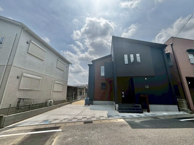 ブルーミングガーデン豊田市宮口町2丁目　全2棟　新築戸建の前面道路含む現地写真