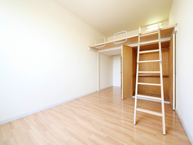 ルーチェ菅原の洋室