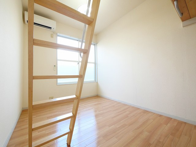 ルーチェ菅原の洋室