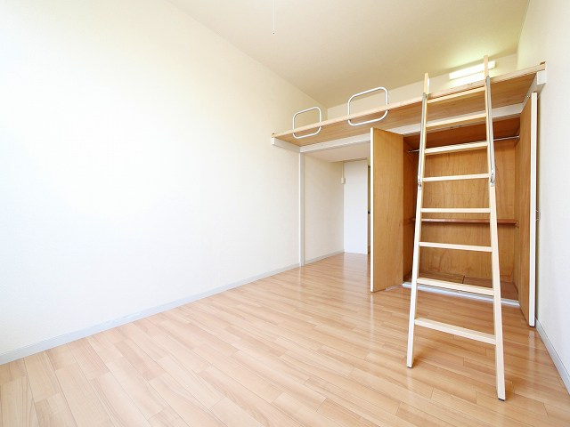 ルーチェ菅原の洋室