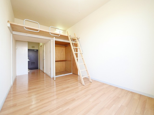 ルーチェ菅原の洋室