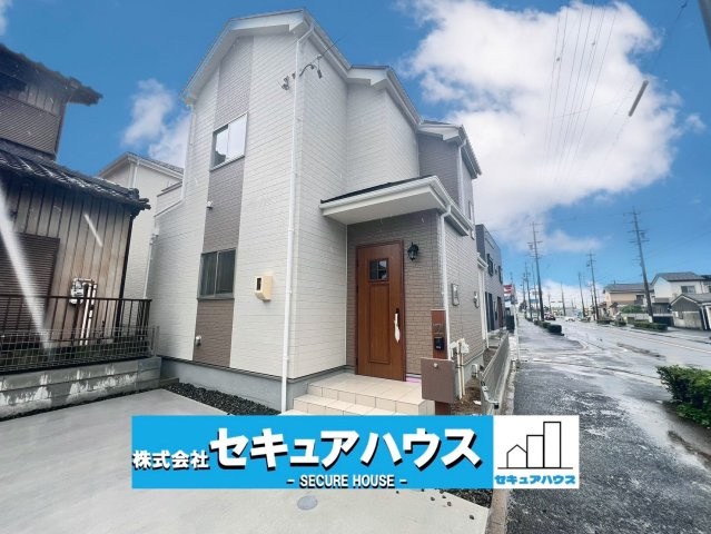 【今からご案内可能】東海市養父町南堀畑 全2棟 の外観|■現地外観写真（A号棟）
敷地面積約44坪、建物面積約29坪。
駐車並列3台可能！オプション工事でカーポート設置などいかがでしょうか。その他にも、フェンスなどの「オプション工事」もご提案いたします♪