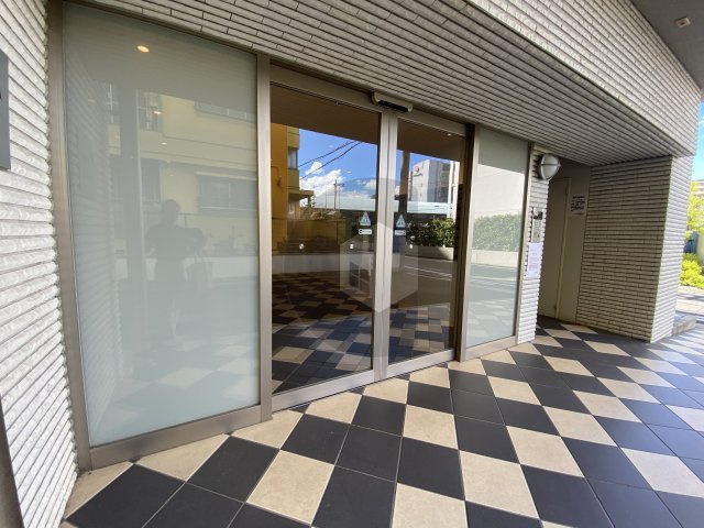 エムプラザ小阪駅前のエントランス