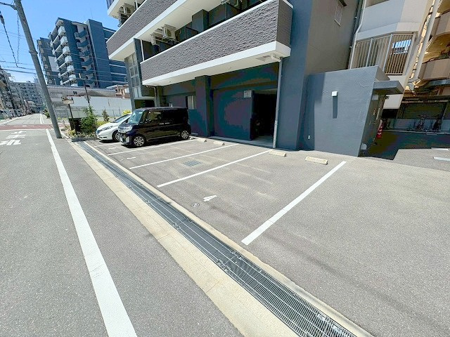エステムコート新大阪14アイシー　仲介手数料無料の駐車場