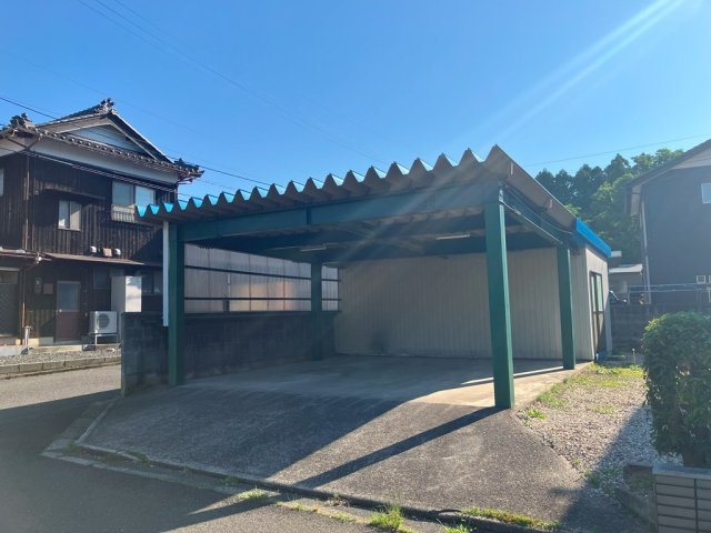 敦賀市野坂中古物件の駐車場