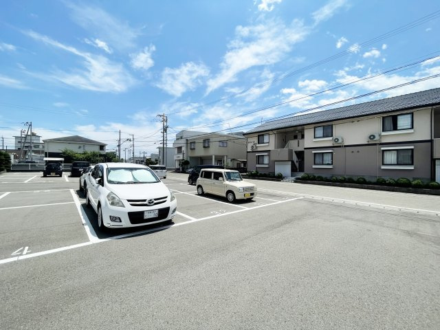 ハイカムール田中　Ｃ棟の駐車場