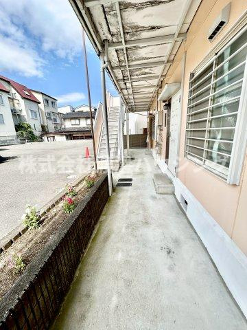 ドール箕面のエントランス