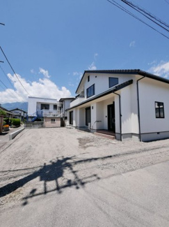 【外観】 | 広々とした駐車場・お庭