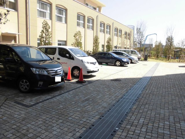 SKYZ TOWER&GARDENの駐車場