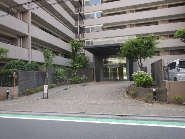 コスモシティ東京イーストのエントランス