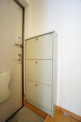 長島コーポの玄関