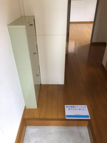 アゼリア竹下の玄関