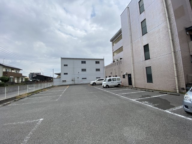 金富グランデの駐車場