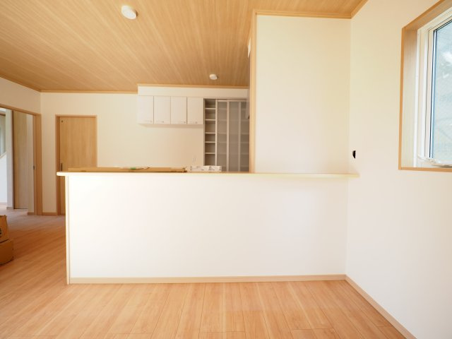 【居間・リビング】 | 【 新築建売住宅 】横手市八幡字長者町No58 横手北小学校区のオール電化 4LDK