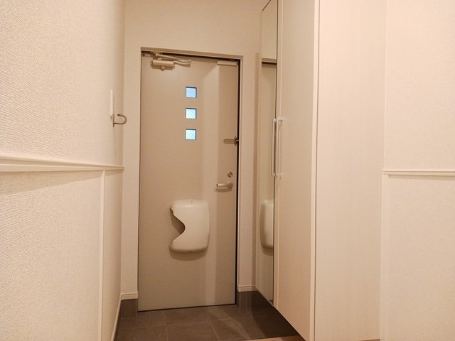 ベルフラワーＡの玄関|明るい玄関です