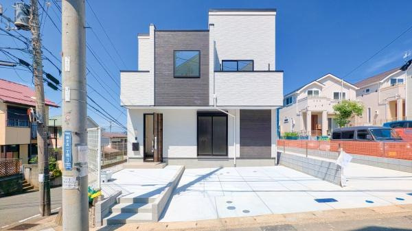 横浜市青葉区藤が丘１丁目の新築一戸建の外観|堂々と完成しました！いつでもご案内可能です！
お車でご自宅まで送迎承ります。