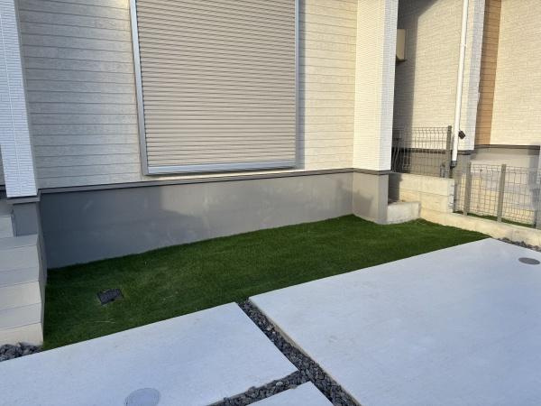 高浜市春日町　全2棟・1号棟の庭|草花で飾れるお庭。