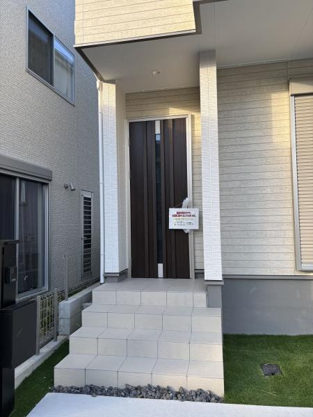 高浜市春日町　全2棟・1号棟の玄関|訪れる人を心地よく迎え入れます。