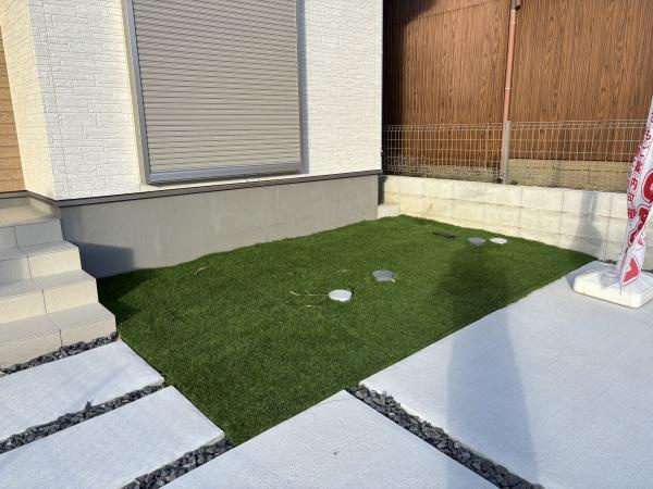 高浜市春日町　全2棟・2号棟の庭|草花で飾れるお庭。