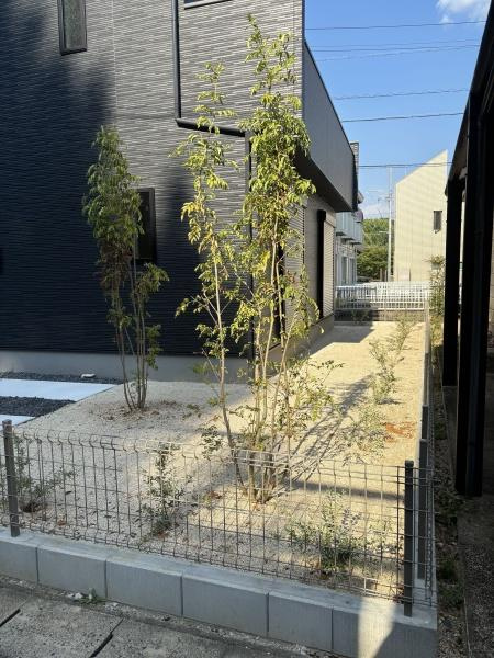 豊田市平和町2期　全1棟・1号棟の庭|ウッドデッキやBBQ。想像が膨らむお庭