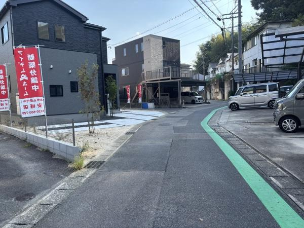 豊田市平和町2期　全1棟・1号棟の前面道路含む現地写真|前面道路です。