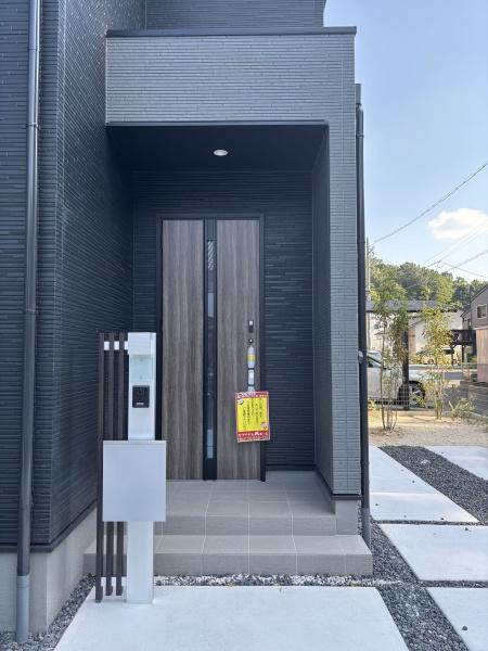 豊田市平和町2期　全1棟・1号棟の玄関|訪れる人を心地よく迎え入れます。