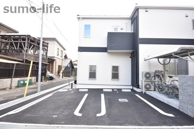 グランパレ稲野の駐車場