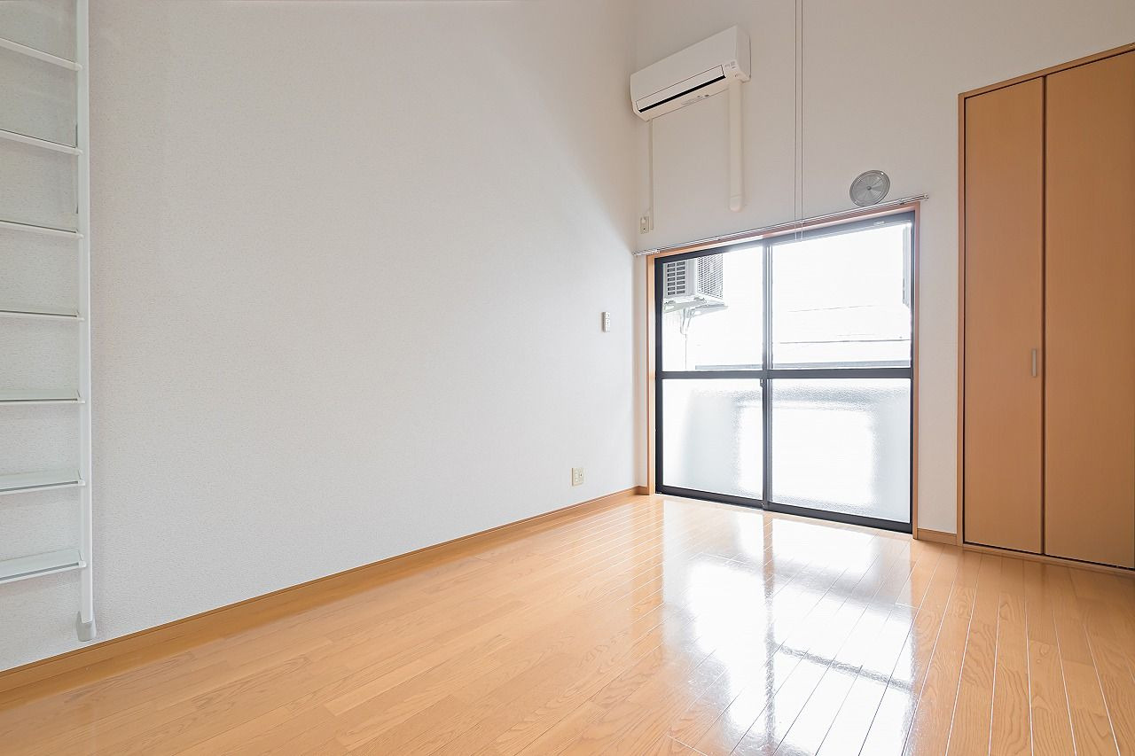 K&I壱番館の居間・リビング