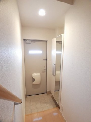 【玄関】 | シェリジェ・ミムラⅥ | シンプルで使いやすい玄関です