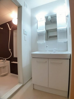 【洗面所】 | シェリジェ・ミムラⅥ | ゆったりとスペースのある洗面所