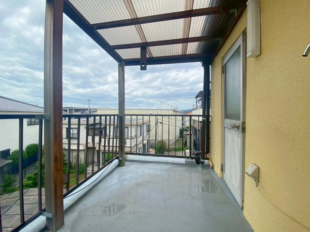 桑津２丁目のバルコニー|ルーフバルコニー
ワイドなので大型のお洗濯物も広げて干せるのでしっかり乾きますね♪