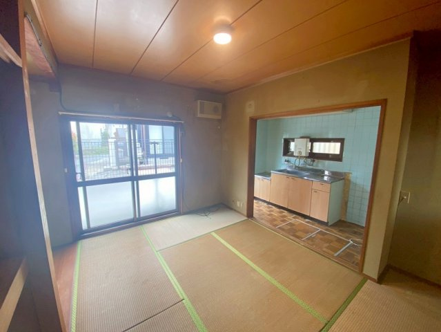 桑津２丁目の和室|和室６帖
ほっこり落ち着く和室でまったりくつろげるスペースです！押入ございます♪