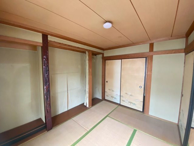 桑津２丁目の和室|和室５帖（ベランダ側）
ベランダに面したおへやで開放感がありますね！