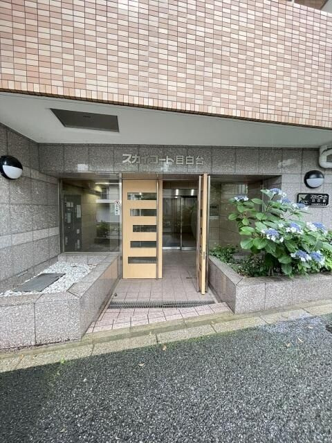 スカイコート目白台のエントランス