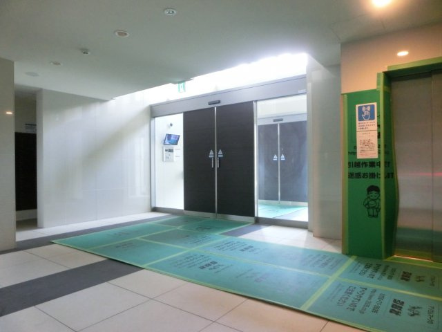 エスリード阿波座レジデンスのエントランス