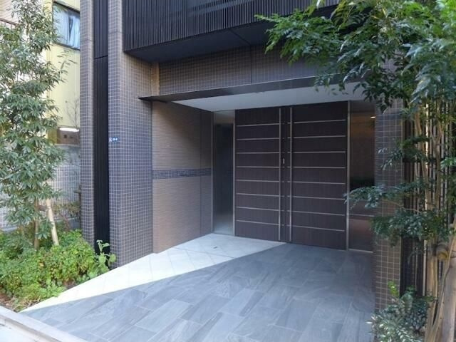 エリタージュ根岸のエントランス