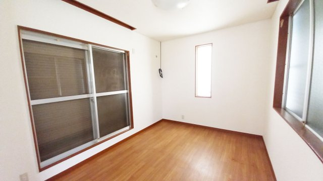 西九条町２　Ａの洋室