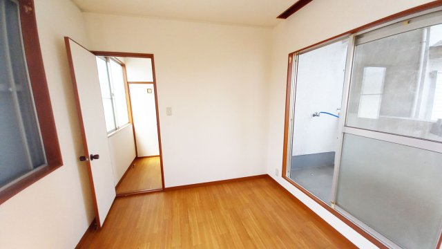 西九条町２　Ａの洋室